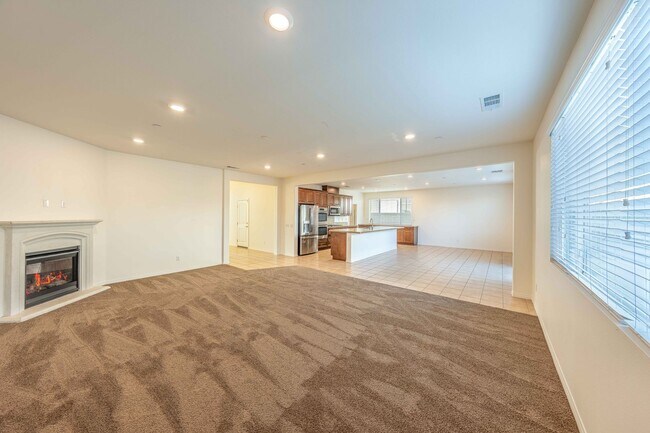 Building Photo - Large Single Family, 5 Bed 3 Bath, Corona-Norco Unified School District.