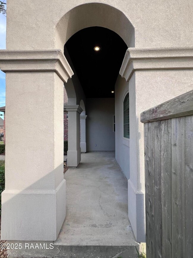 Building Photo - 100 Birchview Dr