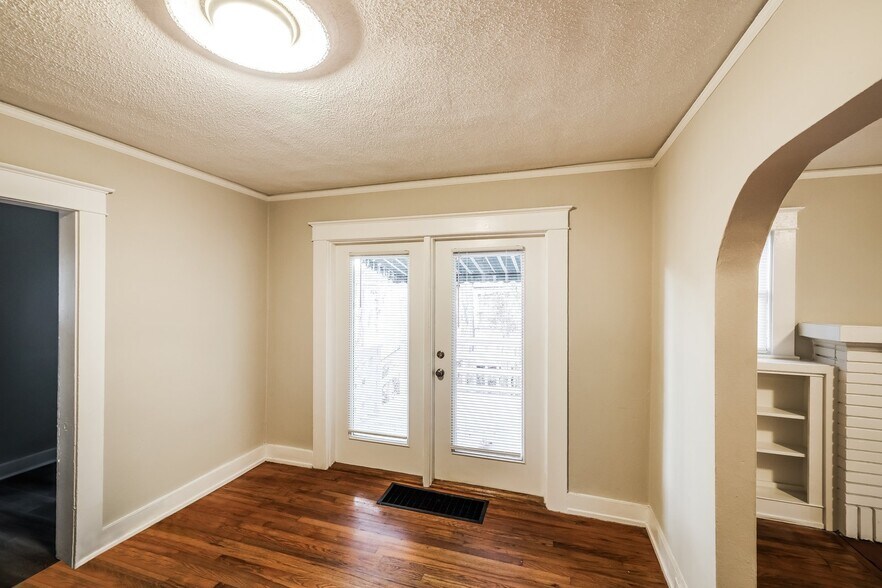 Building Photo - 8214 8th Ave S