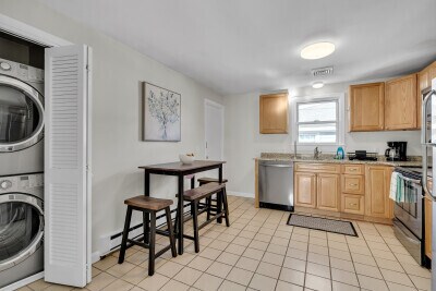 Building Photo - 74 Dunboy St