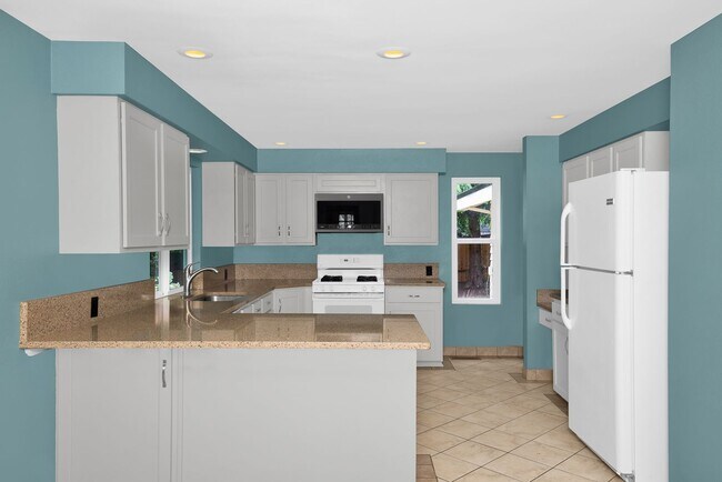 Building Photo - Cottage Lake RV Parking Garage/Shop Plus N...