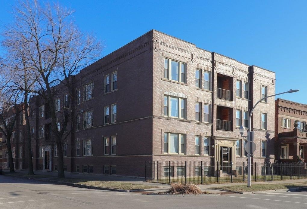 12 Unit Apartment building within walking distance of UofC Medical Center - 6201 S Champlain Ave