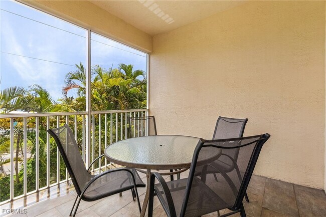 Building Photo - 15571 Bellamar Dr