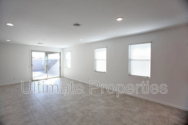 Building Photo - 12655 W Country Club Trail