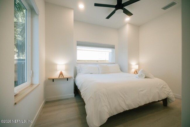 Building Photo - 3318 Lewis Speedway