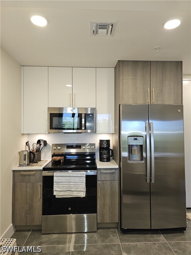 Building Photo - 26589-610 Rosewood Pointe Dr