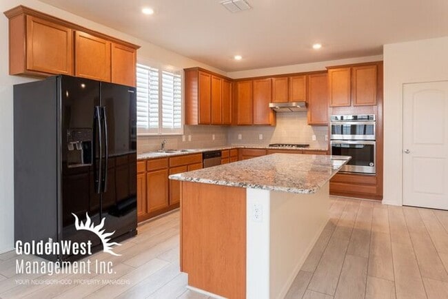 Primary Photo - Bright & Airy 4 Bdm 2Ba in Quiet Neighborh...