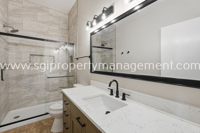 Building Photo - 13178 W Rimrock St