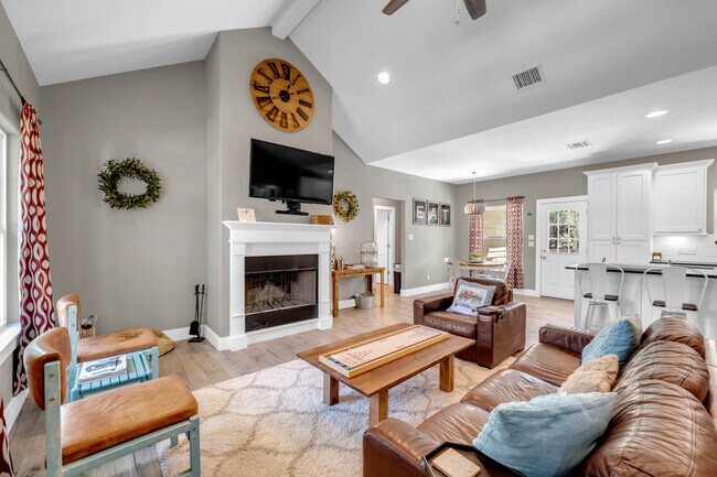 Building Photo - 113 Winding Oak Dr