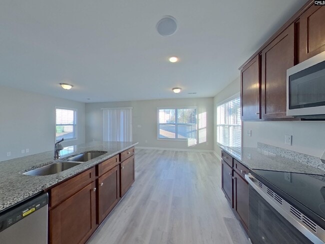 Building Photo - 422 Providence Plantation Cir