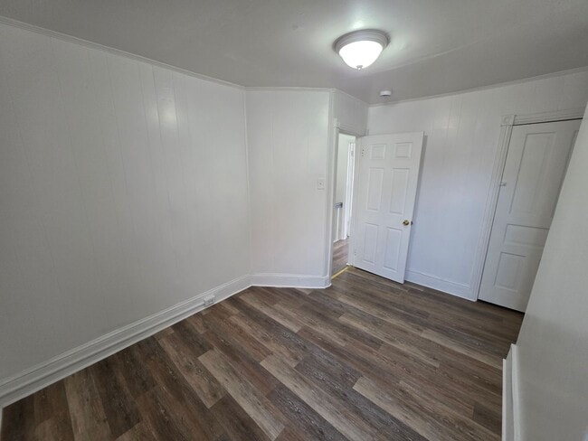 Building Photo - 1615 Lancaster Ave