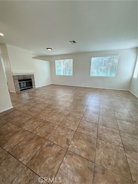 Building Photo - 25865 Lake Shore Ln
