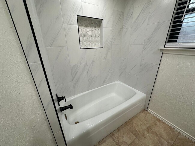 Building Photo - Cute home in Plano 4 bedrooms 3 baths