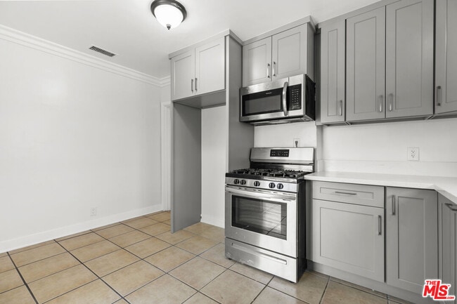 Building Photo - 10823 Cantara St