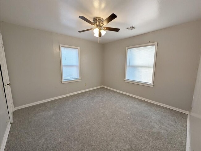 Building Photo - 221 E Myrtle Dr