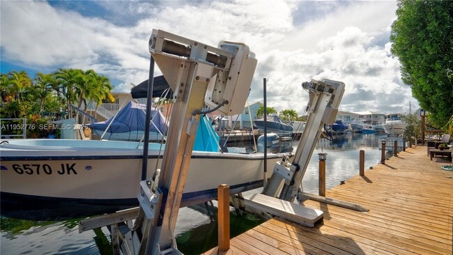 Building Photo - 150 Azalea St