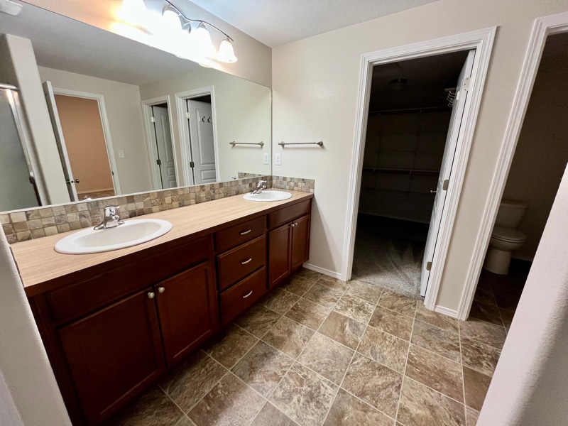 Building Photo - 3185 W Peninsula Dr