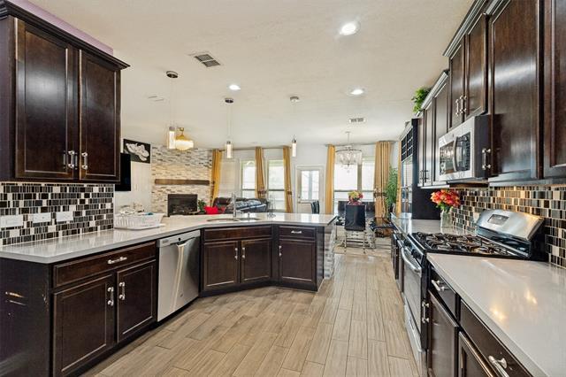 Building Photo - 818 Blackhawk Dr