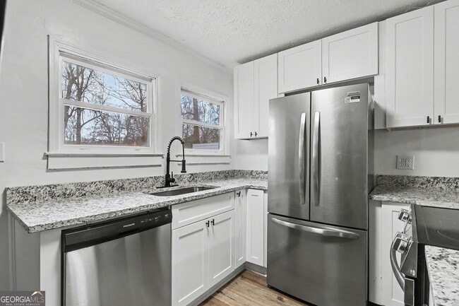 Building Photo - 2160 Dowdell Dr