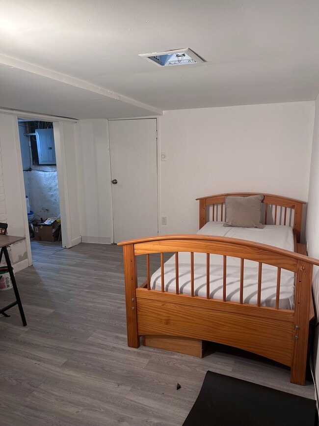 Building Photo - 42 Ella St