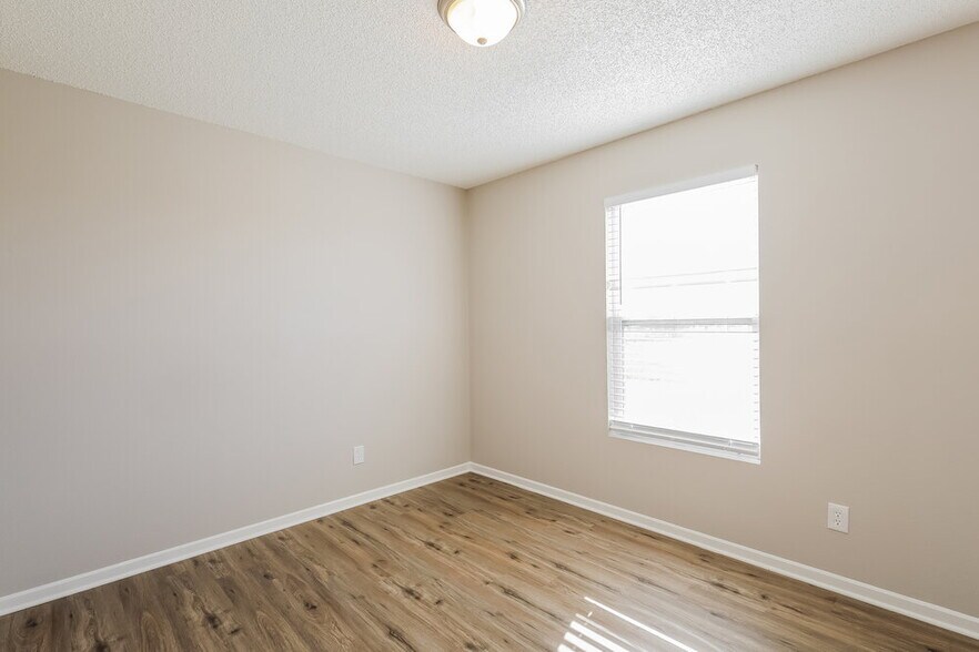 Building Photo - 8747 Hosta Way