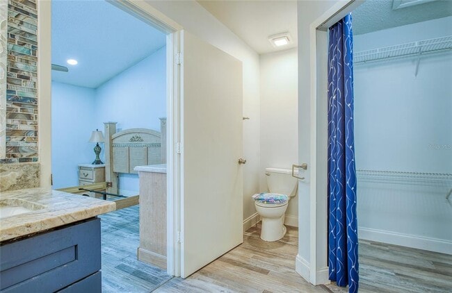 Building Photo - 2390 Bentley Dr