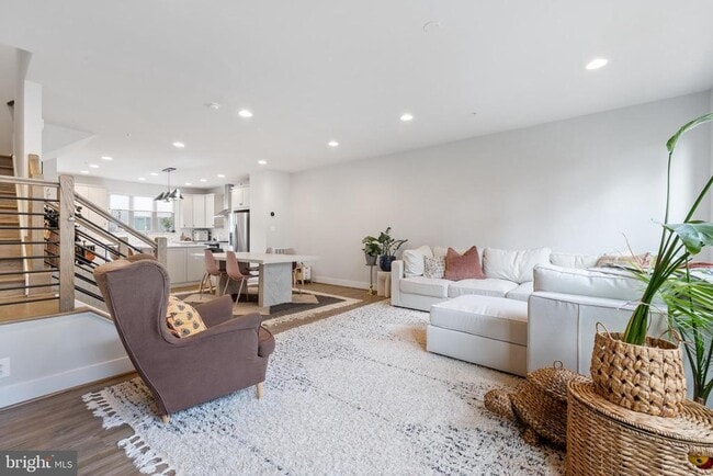 Building Photo - 5056 Oakmoore Dr