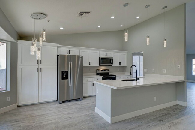 Building Photo - 8940 E Palm Ridge Dr