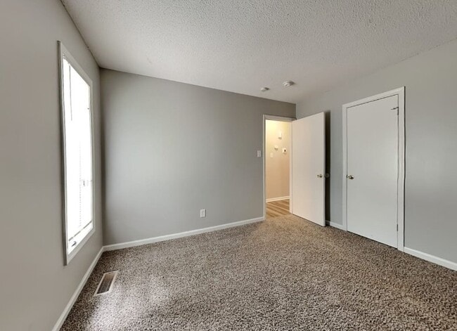 Building Photo - 109 Newport Dr