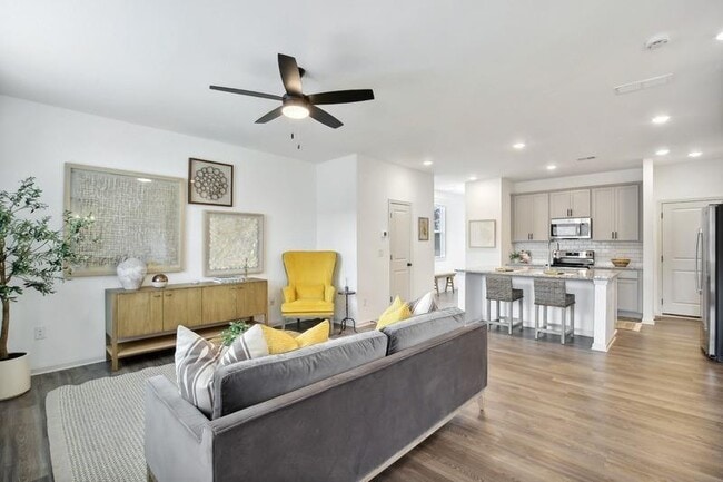 Building Photo - 111 Lipscomb Cir SE