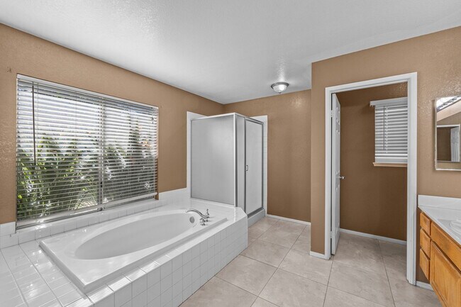 Building Photo - 620 Walnut Cir