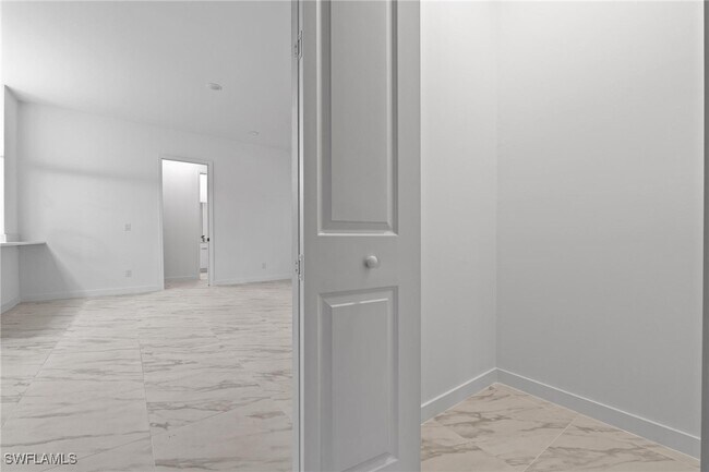 Building Photo - 567 Flamingo Ave S