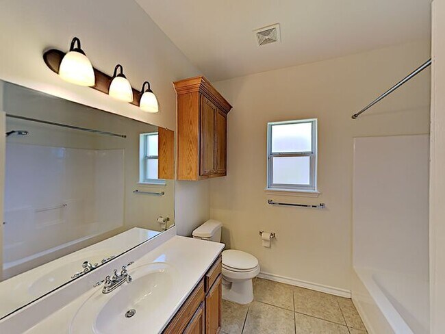 Building Photo - No Applications Fees* $500 off first month...