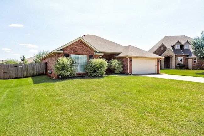 Building Photo - Spacious 4-Bedroom Home with Modern Upgrad...