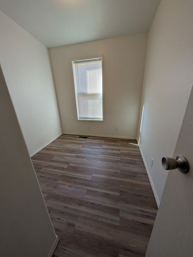 Building Photo - Nice Peck House on a Quiet Lot