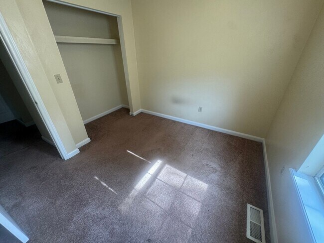 Building Photo - 1419 Jenninfer Drive