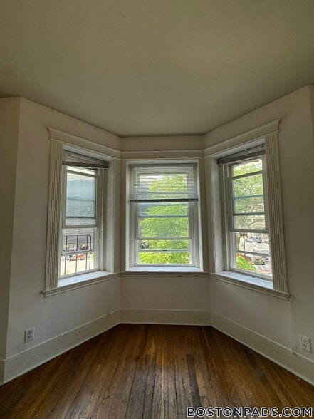 Building Photo - 28 Westland Ave