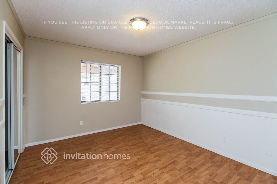 Building Photo - 687 E Del Rio St