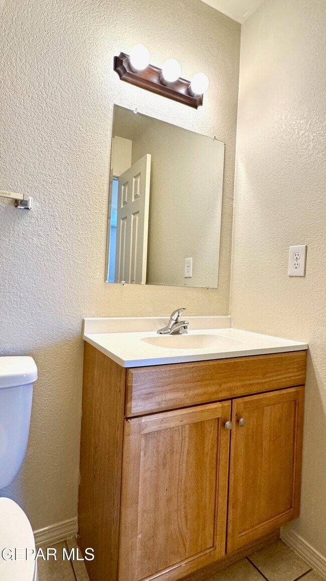 Building Photo - 8491 Roseway Dr