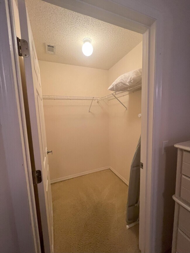 Building Photo - 4274 Calinda Ln