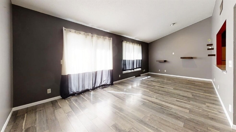 Building Photo - 804B S Okaw