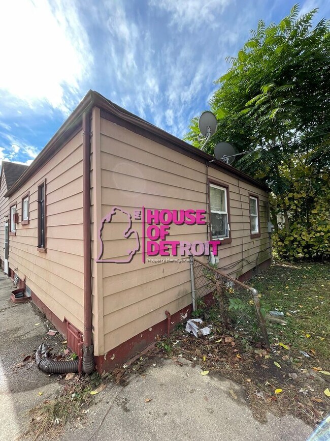 Building Photo - 3 BEDROOM | 1 BATH | FREE PRE SCREEN