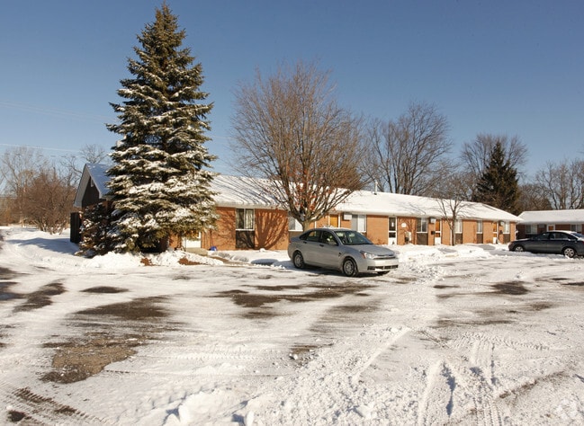 Primary Photo - Bushnell Apartments