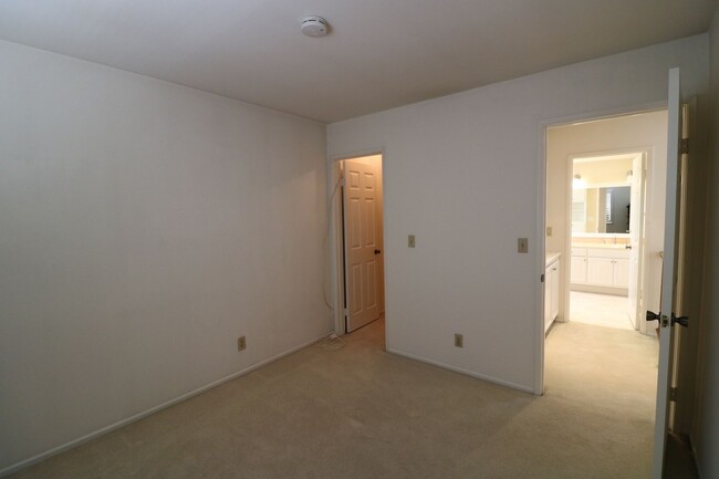 Building Photo - Beautiful home for Lease in Newbury Park!