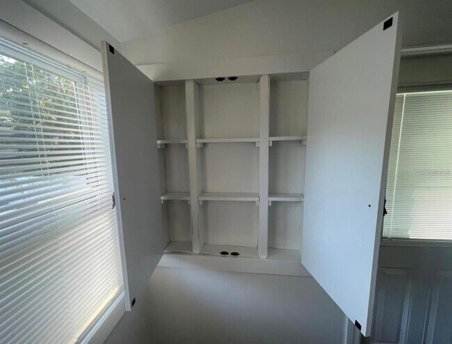 Building Photo - 1231 Highland St N