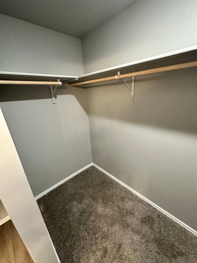 Building Photo - 3 Bedroom and 2 bath located in a vibrant,...