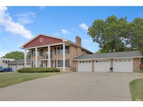 Building Photo - 4000 Mavelle Dr