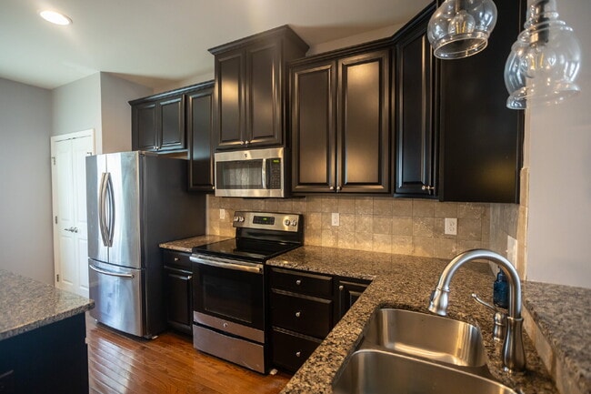 Building Photo - Exceptional 3-bedroom, 2.5-bathroom townhouse in the sought after community of The Villages at Cr...