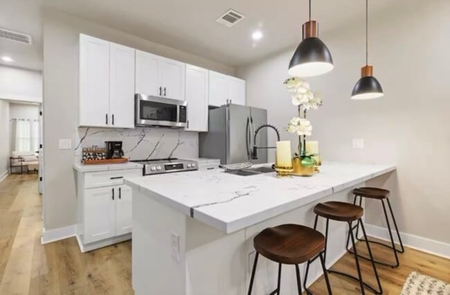 Building Photo - 2406 Truxillo St