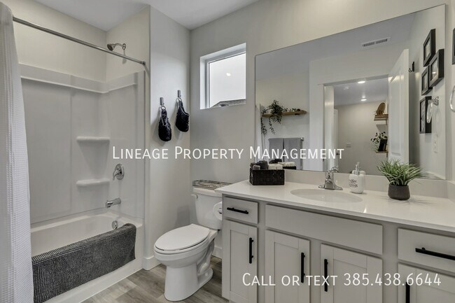 Building Photo - 3940 N Cougar Ln